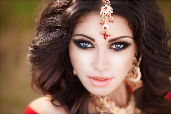 Charming Iraqi woman posing for the camera