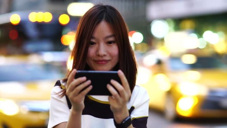 Use quick hookup apps like WeChat to have instant hookups with Chinese women