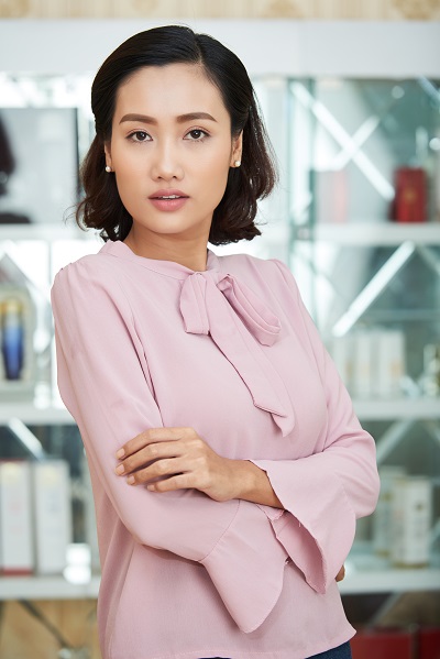 Beautiful South Korean woman posing for a photo <i>korean sex dating</i> a pink blouse